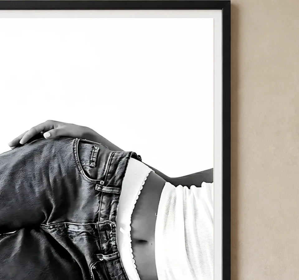 Material and finish detail for A4 · Black Gallery Frame - gallery image 5 of 5